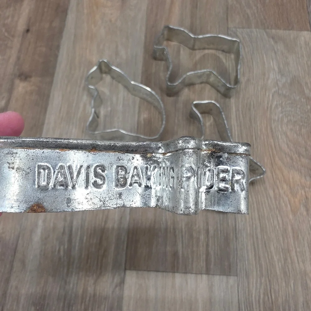 Vintage Davis Baking Powder Cookie Cutters‎ Set of 4 Animal Shapes Tin Metal
